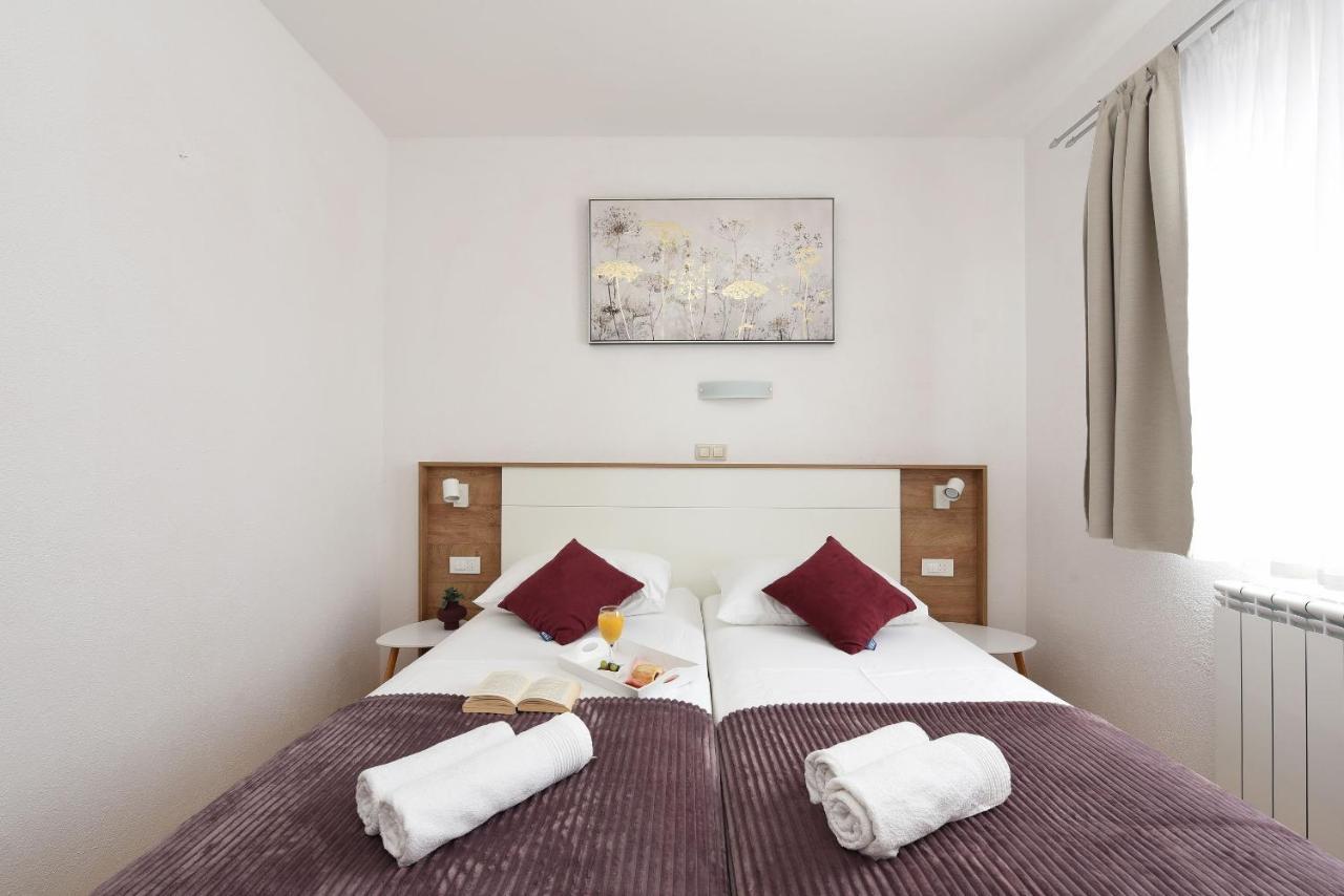 Apartments Amari Стариград-Пакленица Екстериор снимка