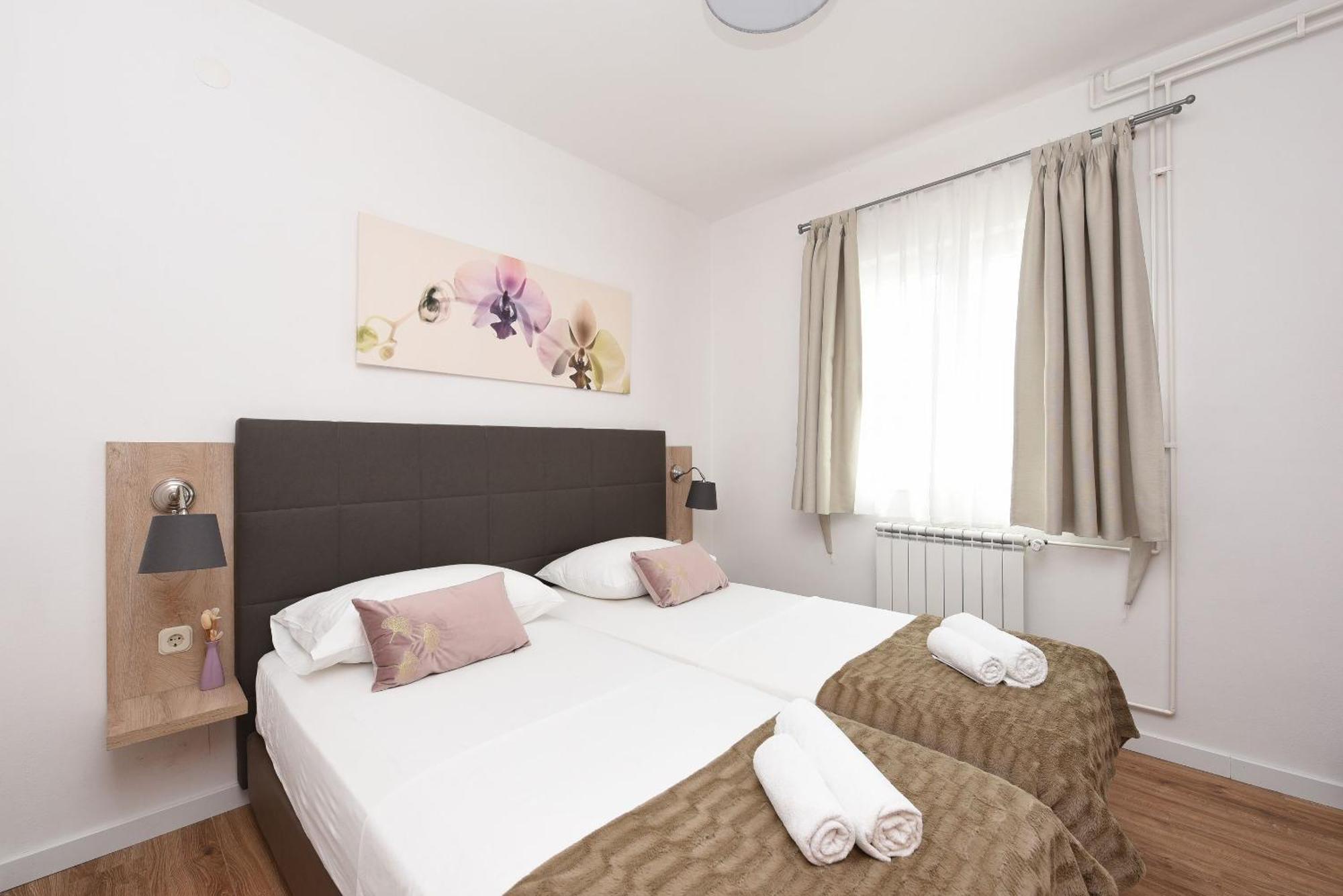 Apartments Amari Стариград-Пакленица Екстериор снимка